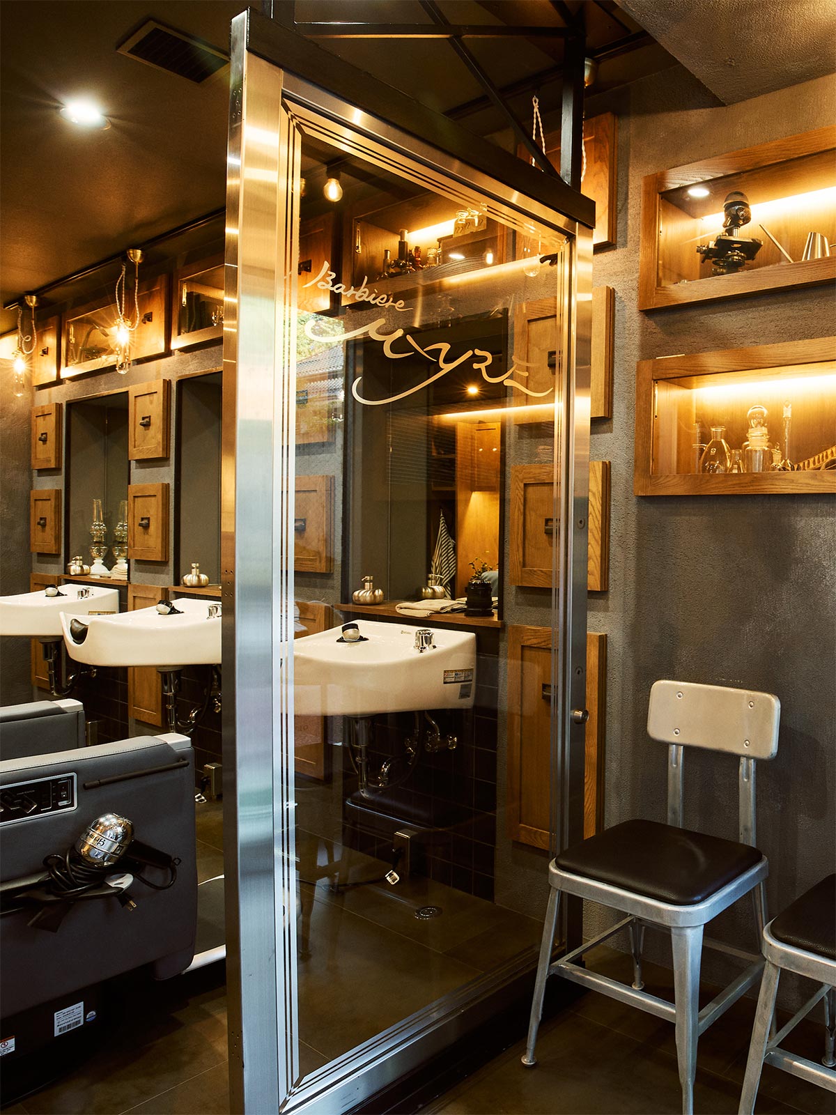 ガラス扉のパーテーション